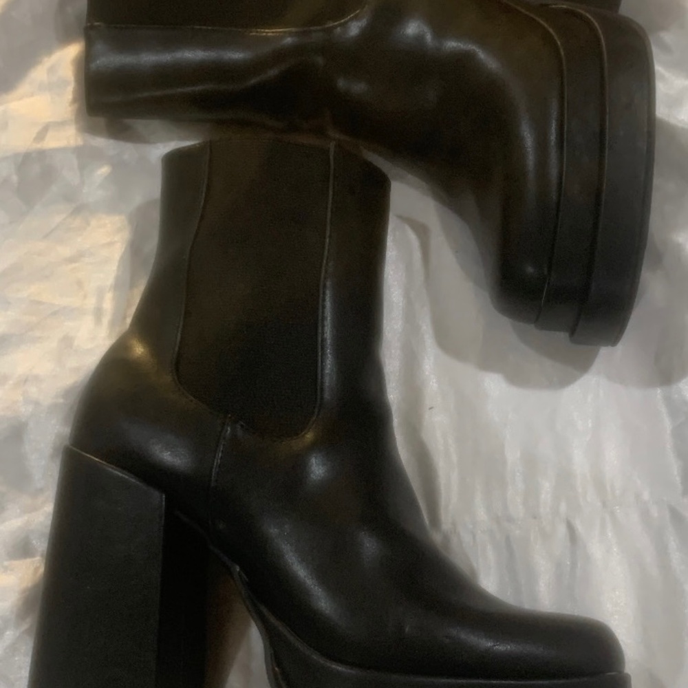 Boot (ankle) - Picture 5 of 13